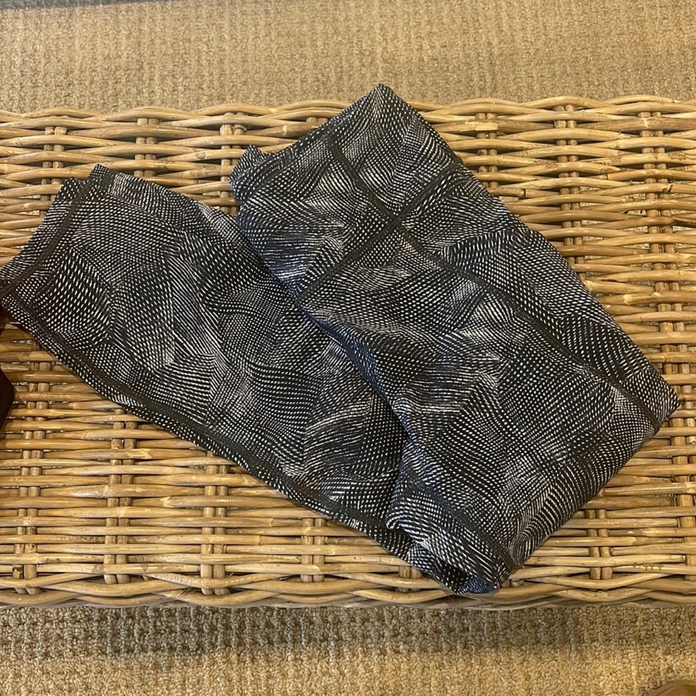 Lululemon leggings 23” size 6